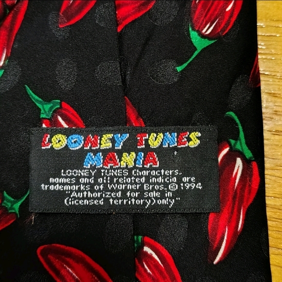 Looney Tunes Black Tie with Red Chili Peppers - Picture 3 of 5